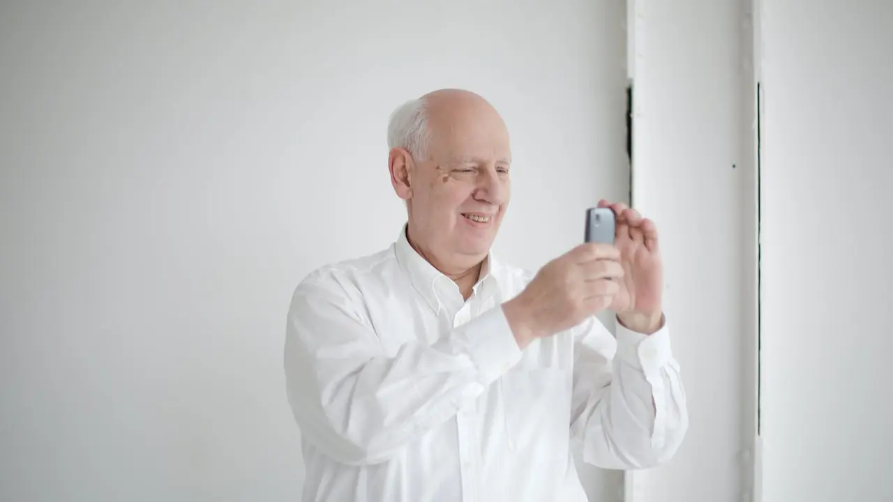 Cell Phones with Big Numbers for Seniors in 2024